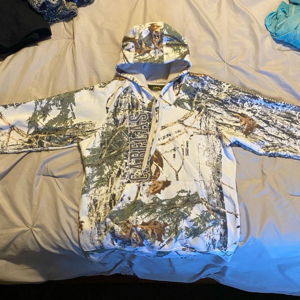 Cabelas Sweatshirt